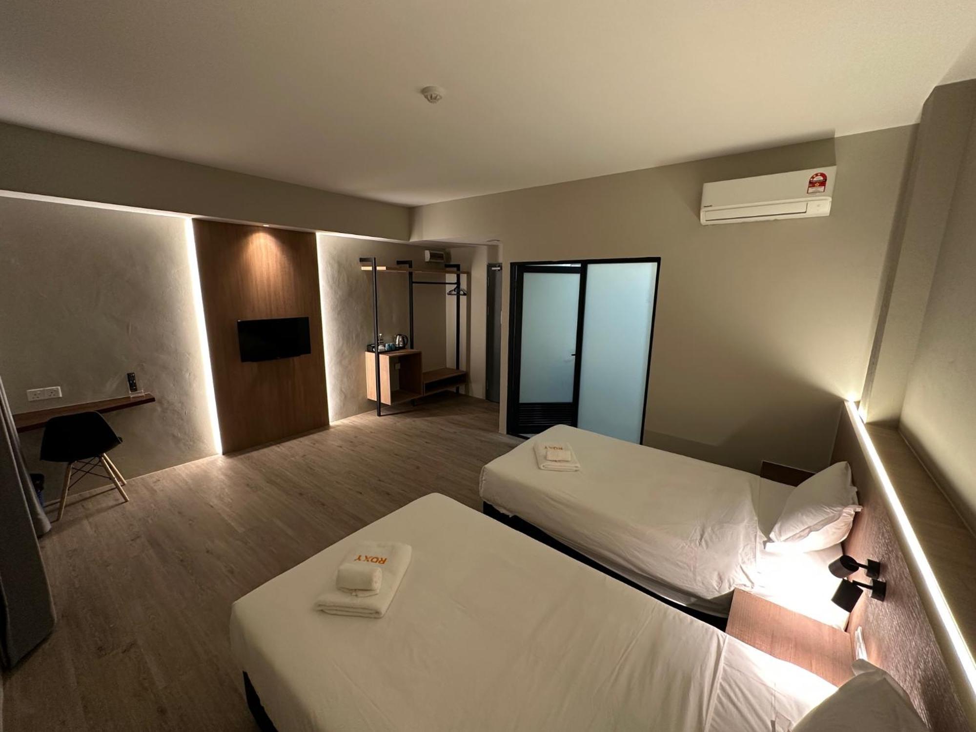 Roxy Hotel Aiman กูชิง ภายนอก รูปภาพ