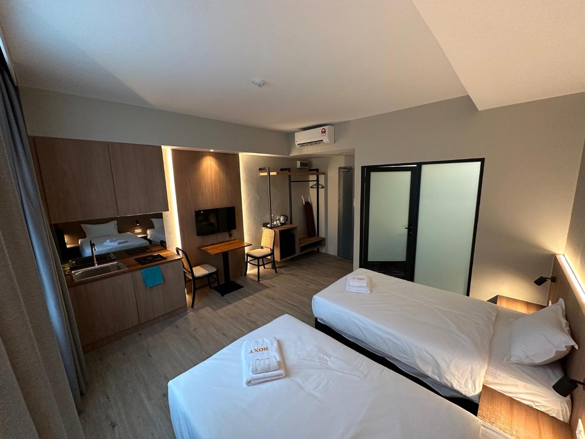 Roxy Hotel Aiman กูชิง ภายนอก รูปภาพ