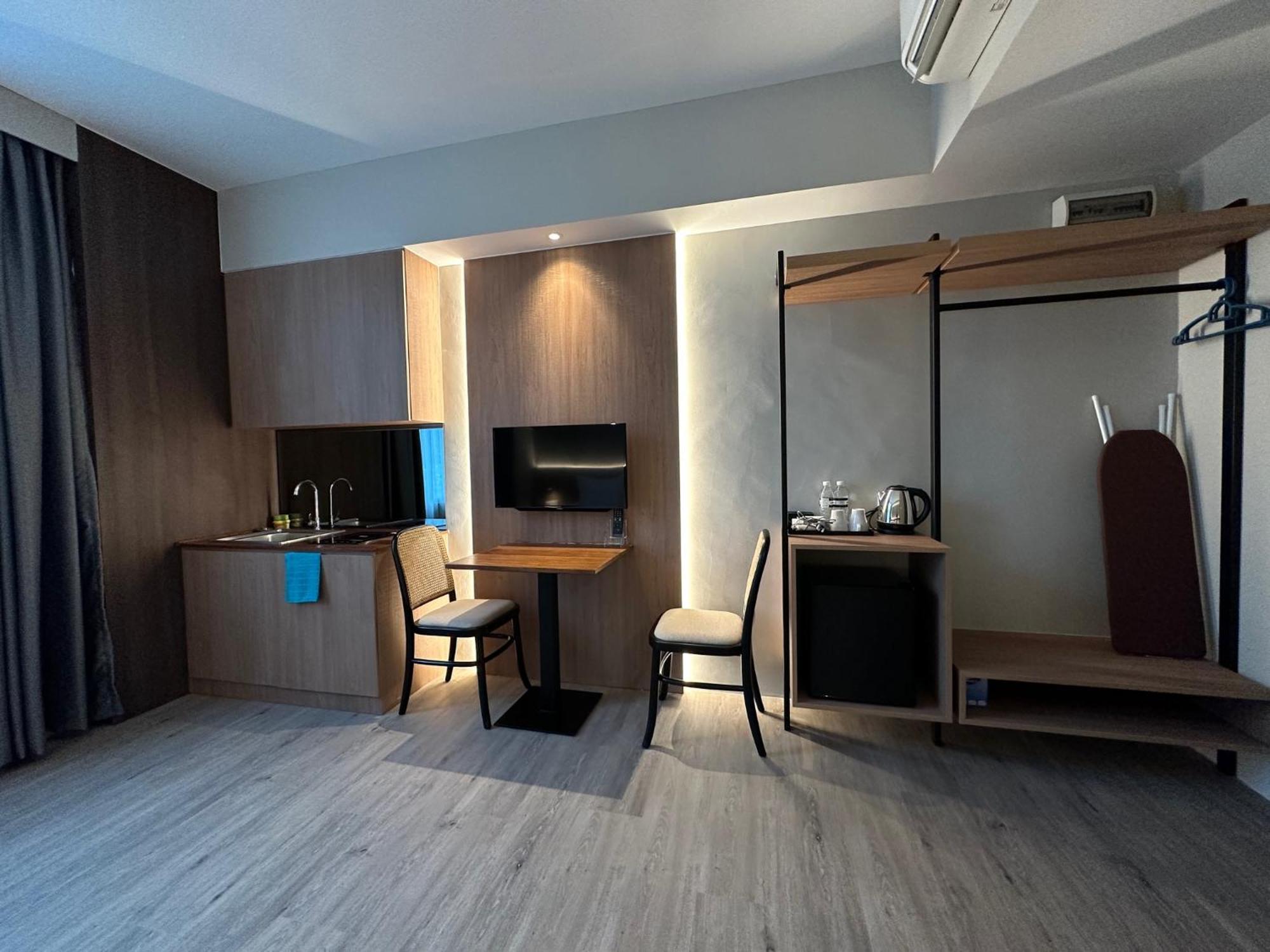 Roxy Hotel Aiman กูชิง ภายนอก รูปภาพ