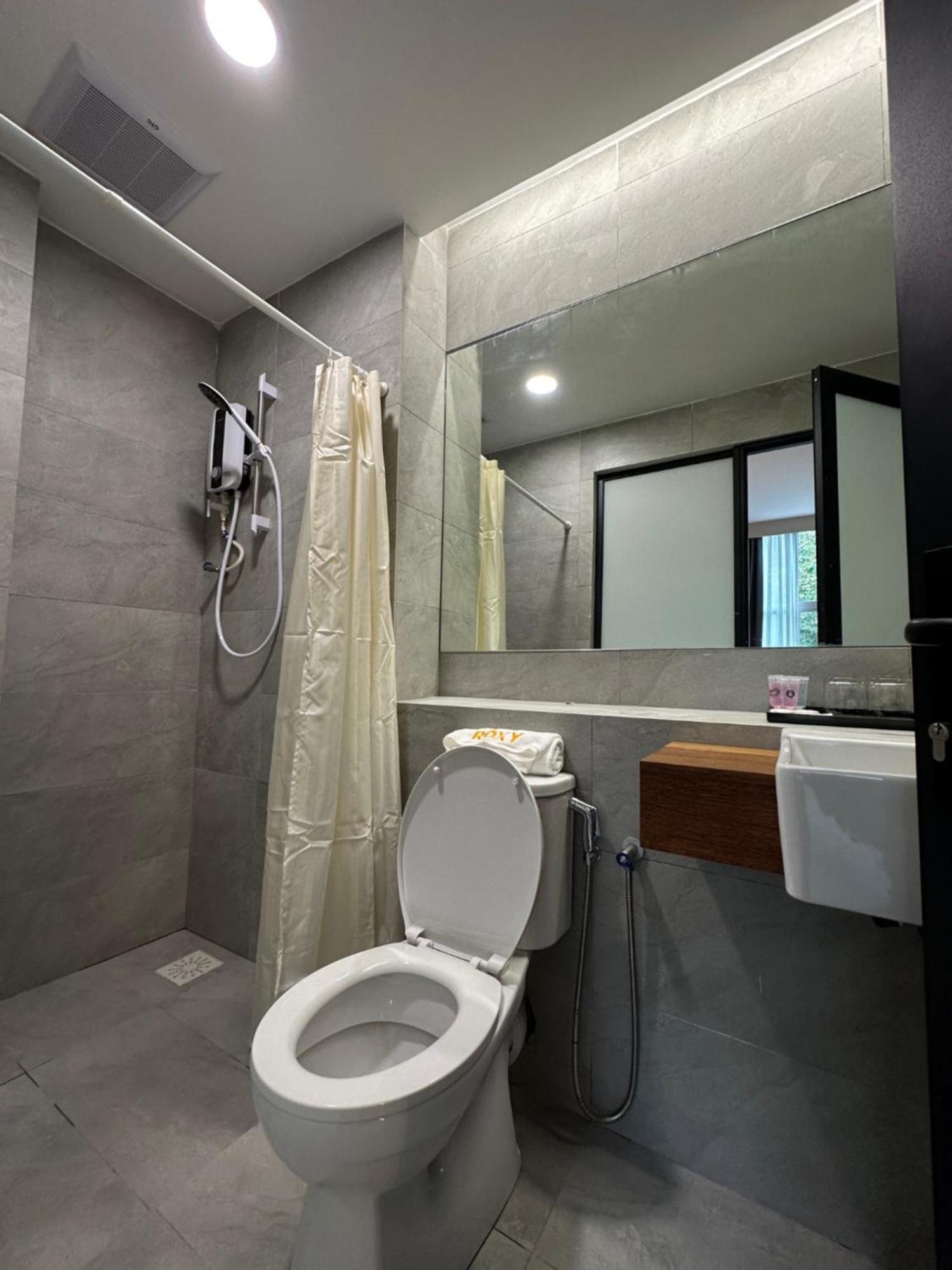 Roxy Hotel Aiman กูชิง ภายนอก รูปภาพ